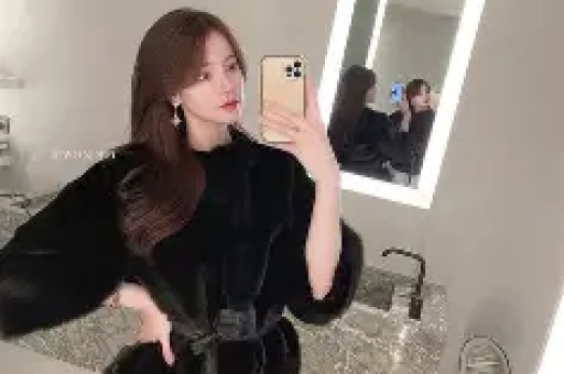 炸裂！司晓迪凌晨甩黑色吊带美照评论区从吃瓜到吐槽吵翻了天